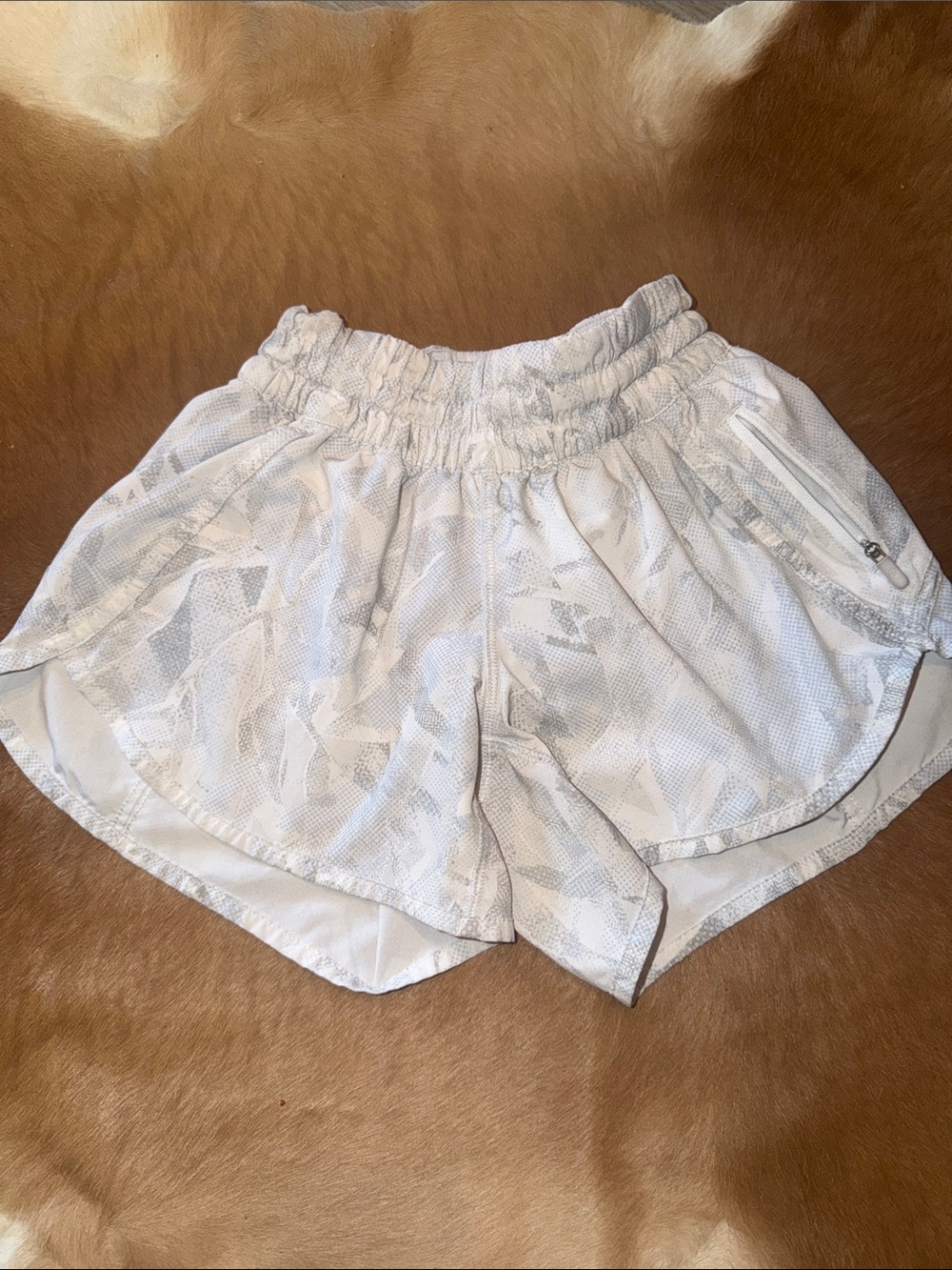 Lululemon Run: Tracker Short II size 2